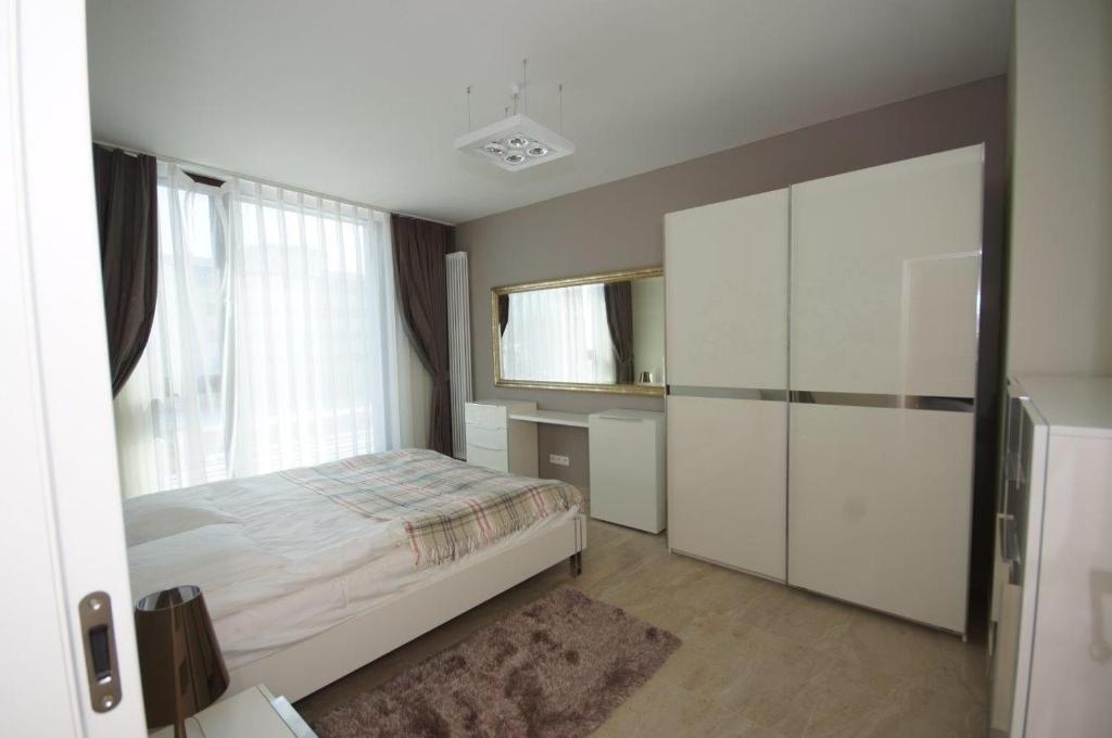 Apartamenty Triston Park Варшава Стая снимка