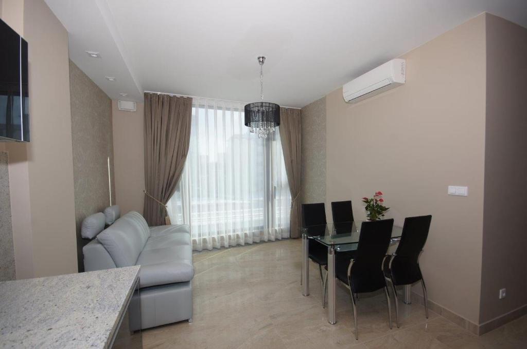 Apartamenty Triston Park Варшава Екстериор снимка